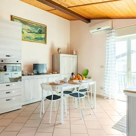 Apartamento Un Passo Dal Mare Due Dall'etna Giardini-Naxos